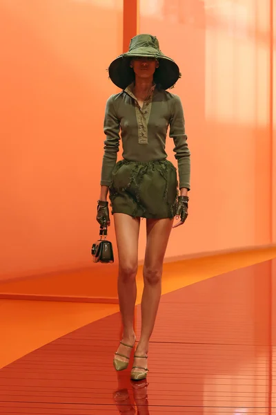 Look 30